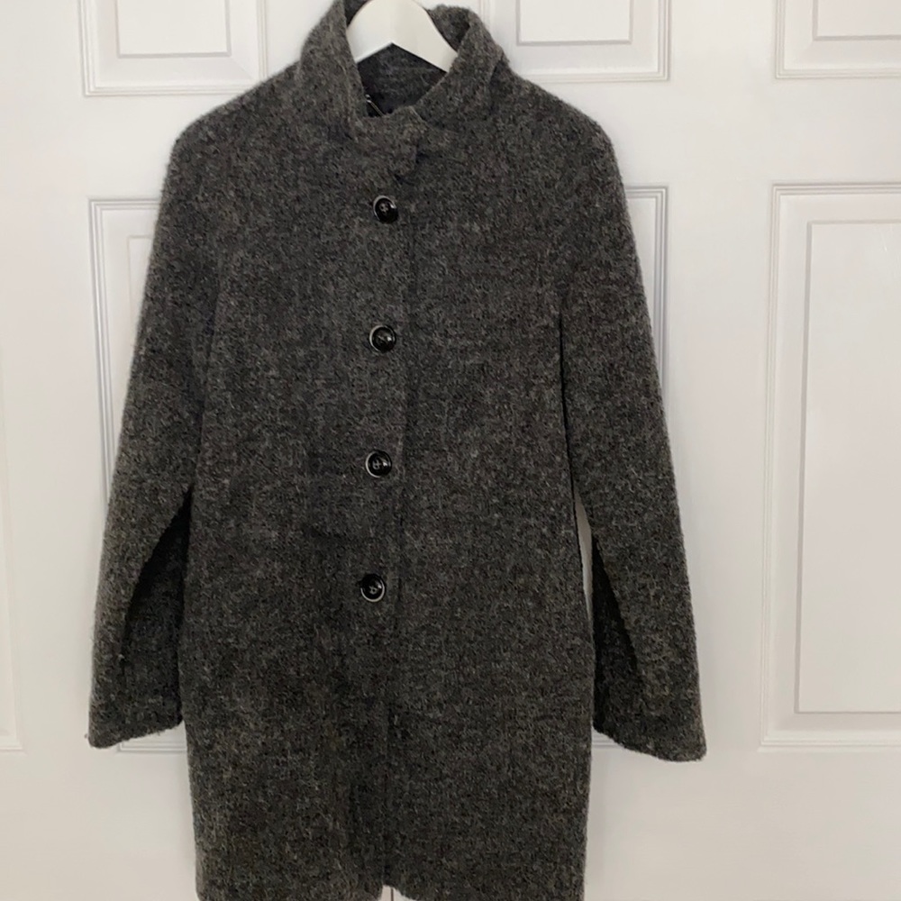 Oltre Italia gray wool mix, fully lined coat. Roll-down collar, side pockets